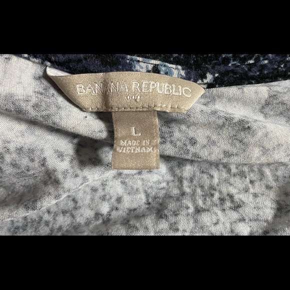 Banana Republic Blouse Blue and Black Snake Skin print Very soft Long Sleeves - Picture 6 of 6